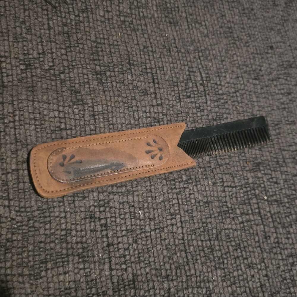 Niagara Falls Vintage Leather Sheath Comb
